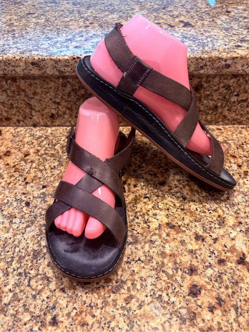 Chaco Tornado Wayfarer Dark Brown Sandals Women’s Size 9 READ Strap Damage